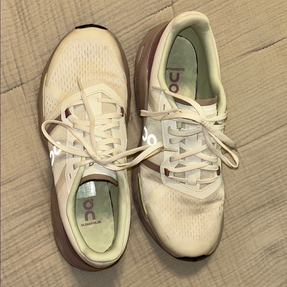 On Running White and Purple Sneakers with CloudTec Cushioning - Picture 4 of 6